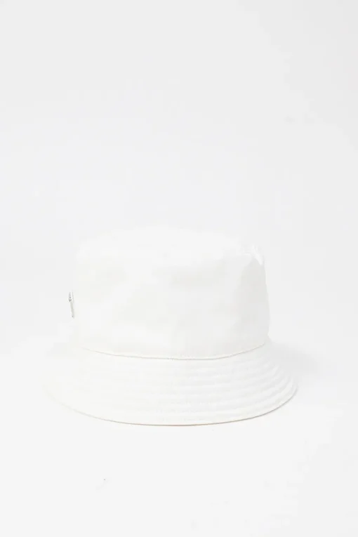 White ripstop polyamide bucket hat featuring enameled logo plaque appliqué