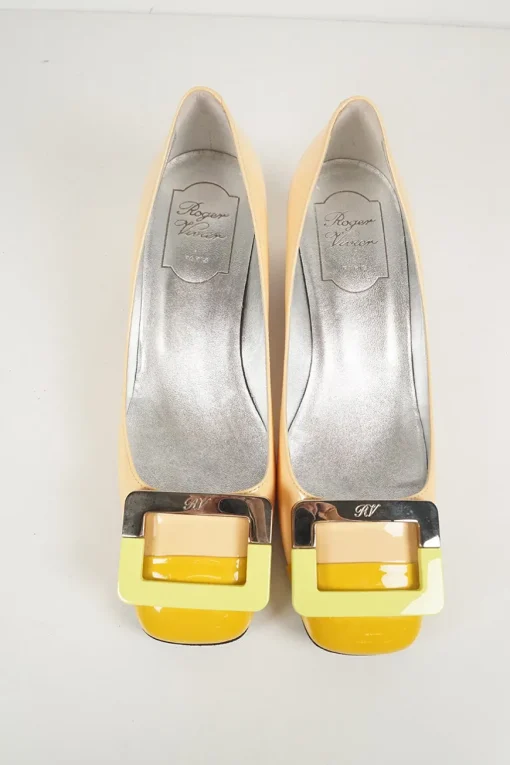 Yellow and cream patent leather U-LOOK square-toe court buckle pumps