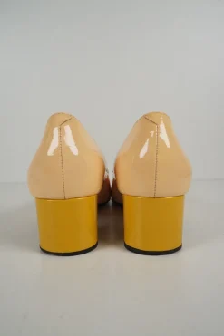 Yellow and cream patent leather U-LOOK square-toe court buckle pumps
