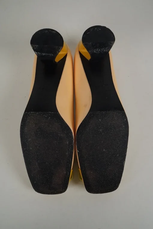 Yellow and cream patent leather U-LOOK square-toe court buckle pumps
