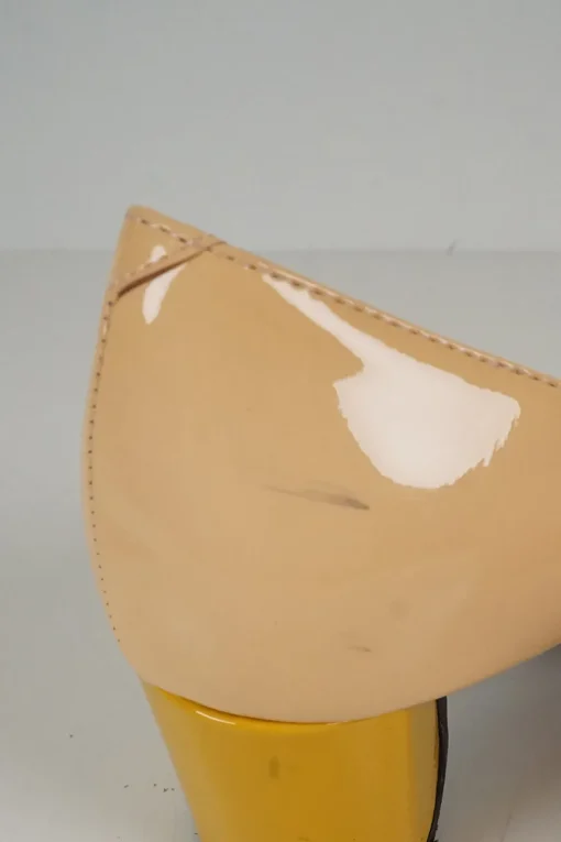 Yellow and cream patent leather U-LOOK square-toe court buckle pumps