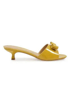 Yellow polished calfskin and leather bow-embellished kitten heel Ginostra slide sandals