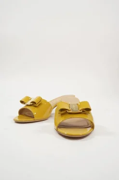 Yellow polished calfskin and leather bow-embellished kitten heel Ginostra slide sandals