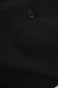 Black point collar button-front shirt