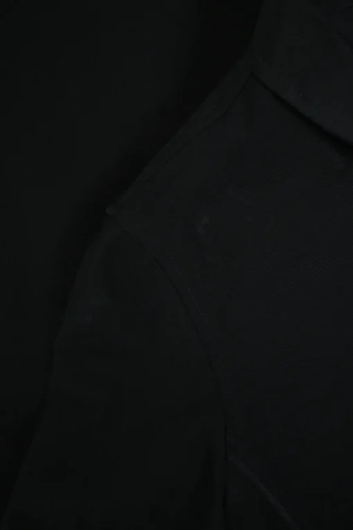 Black point collar button-front shirt