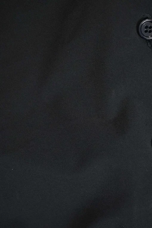 Black point collar button-front shirt