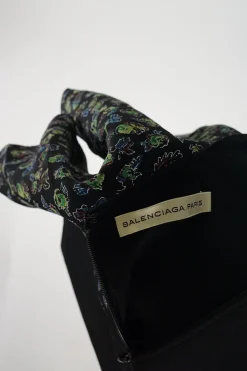 Black silk paneled crêpe and floral print swing-style crewneck pullover blouse