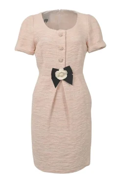 Blush cotton-blend bouclé tweed short sleeve half-button sheath dress with contrasting floral bow appliqué at centre front