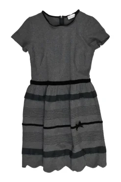 Charcoal viscose-blend interlock knit short sleeve scalloped mini dress with velvet trim appliquésmall ripped on body