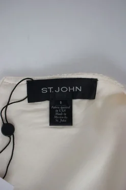 Cream and black wool layered mid-sleeve knee-length dress. feature zipper fastening at the back.