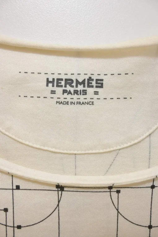 Cream cotton jersey knit 'Echec au Roi' print pullover T-shirt featuring original artwork by Benoît-Pierre Emery