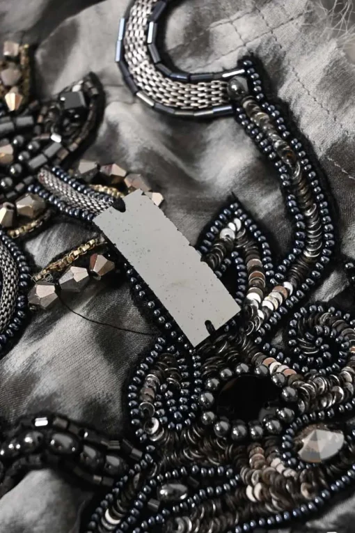 Grey sequin-embellished semi-sheer leopard silk peak collar sleeveless shirt