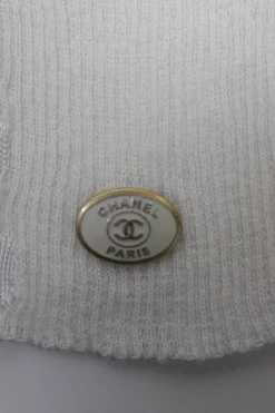 Ivory linen-blend crewneck short sleeve pullover micro-rib knit top with enamel logo plaque appliqué