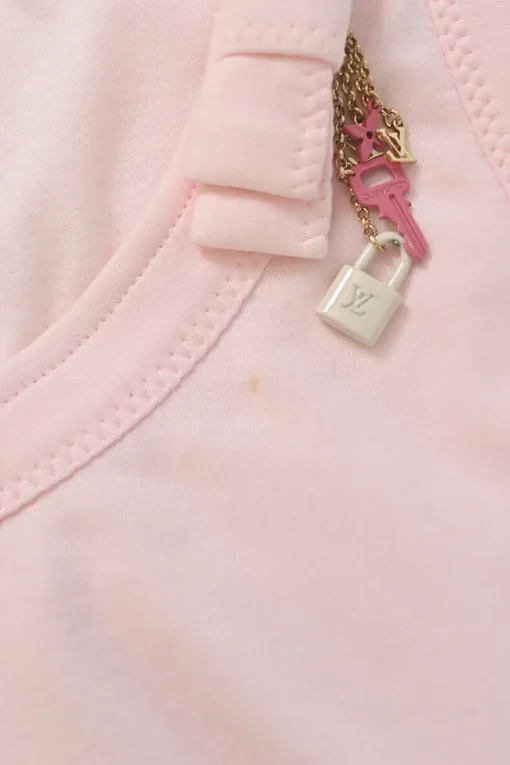 Pink bow-embellished jersey knit tank top featuring house code charm appliqué
