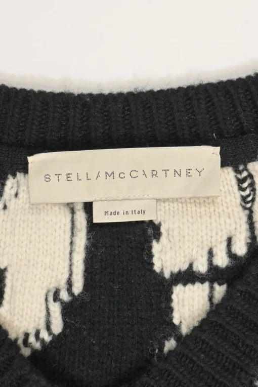 Two-tone wool experimental V-neck intarsia sweater