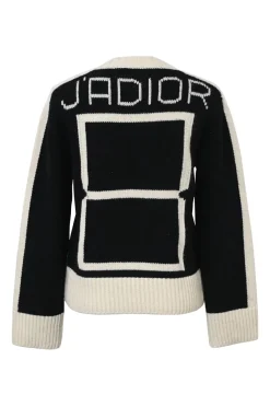Two-tone wool-cashmere blend slogan intarsia crewneck pullover sweater featuring 'Je Tiens Une Promesse Et Vous?' motif