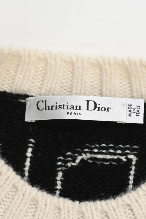 Two-tone wool-cashmere blend slogan intarsia crewneck pullover sweater featuring 'Je Tiens Une Promesse Et Vous?' motif