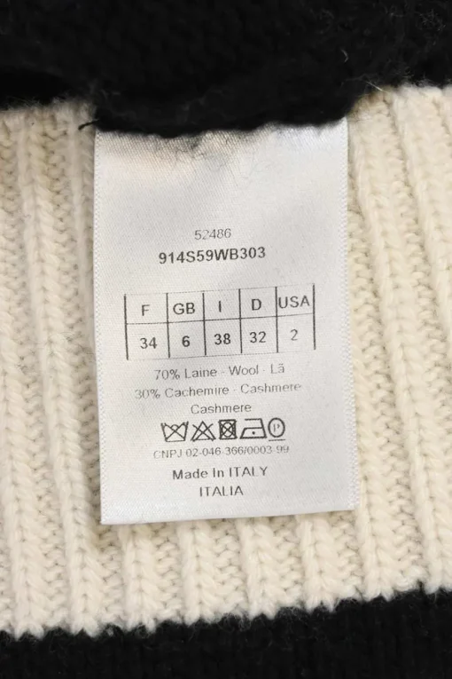 Two-tone wool-cashmere blend slogan intarsia crewneck pullover sweater featuring 'Je Tiens Une Promesse Et Vous?' motif
