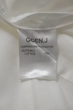 White cotton poplin Y-collar half-sleeve swing-style shirt with tonal round bib