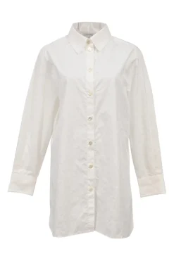 White spread collar shirt with Mother of Peal button fastening