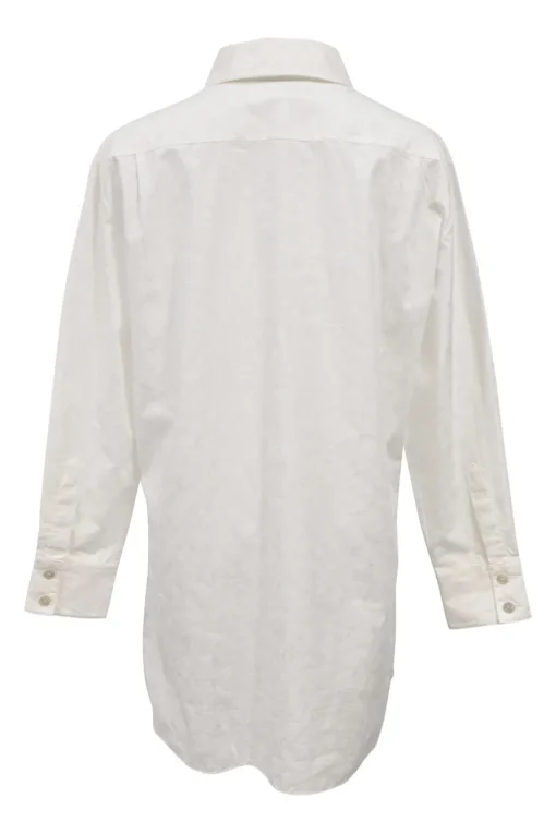 White spread collar shirt with Mother of Peal button fastening