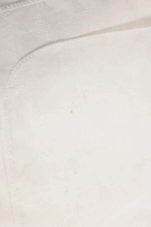 White spread collar shirt with Mother of Peal button fastening