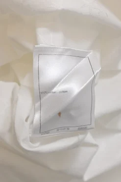 White spread collar shirt with Mother of Peal button fastening